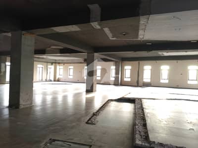 گلبرگ لاہور میں 2 کنال Studio عمارت 10.5 ارب میں برائے فروخت۔