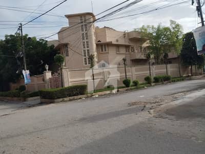 Prime Location 541 Square Yards Spacious House Available In PECHS Block 2 For Sale