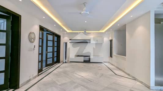 FOR RENT Fully Renovated Ground + Upper Set Prime Location F_10/1