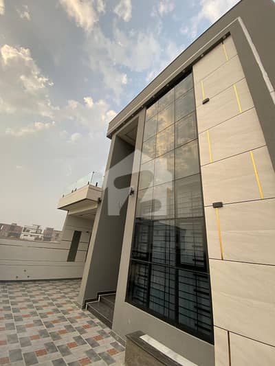 10 Marla Brand New House For Sale