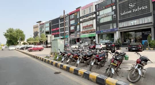 Room For Negotiation, High Rental Yield, Original Photos, Original Demand, 8 Marla Commercial Plaza Main Boulevard On A Prime Location In DHA Phase