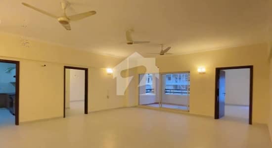 4 Bedrooms Luxurious Apartment is available for RENT Near Main Entrance of Bahria Town 4 Bedrooms Luxurious Apartment is available for RENT Near Main Entrance of Bahria Town