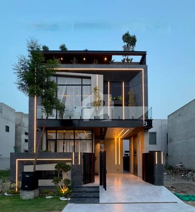 5 MARLA BRAND NEW ULTRA MODERN HOUSE FOR SALE NEAR TO PARK
