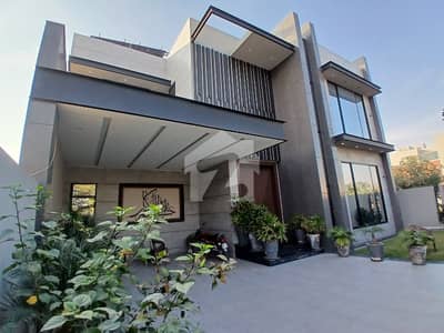 20 Marla Park Facing Corner House For Sale