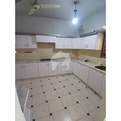 300 YARD BUNGALOW AVAILABLE FOR RENT PHASE 4
