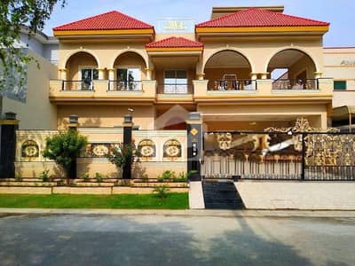 ویلینشیاء ہاؤسنگ سوسائٹی لاہور میں 5 کمروں کا 1 کنال مکان 8.0 کروڑ میں برائے فروخت۔