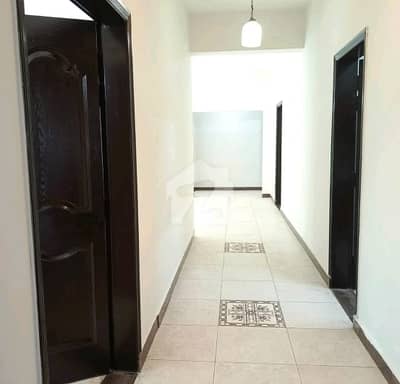 10 Marla Flat For rent In Lahore