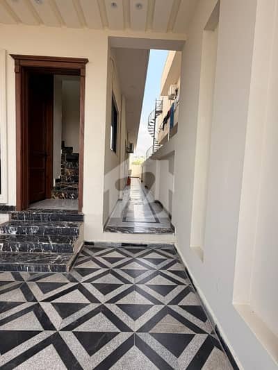 1 Kanal Brand new , Upper Portion, 1st Entry, near to D markaz commercial, For Rent in E block.