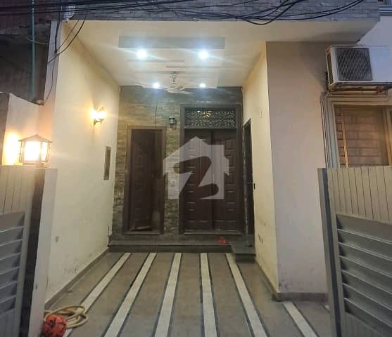 کیولری ایکسٹینشن لاہور میں 3 کمروں کا 4 مرلہ مکان 2.5 کروڑ میں برائے فروخت۔ کیولری ایکسٹینشن لاہور میں 3 کمروں کا 4 مرلہ مکان 2.5 کروڑ میں برائے فروخت۔