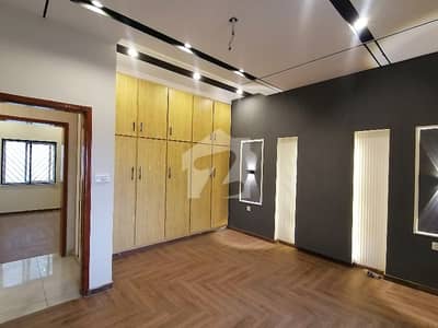 10 Marla House In LDA Avenue For Sale