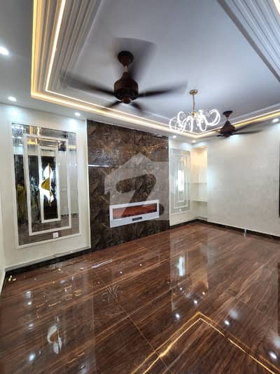10 Marla Brand new investors rate house for sale