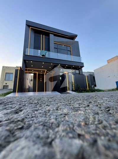5 MARLA MODREN ELIVATION DOUBLE HEIGHT LOBBY HOUSE FOR SALE IN DHA 9 TOWN
