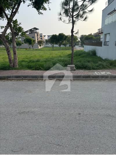 بحریہ ٹاؤن فیز 7 بحریہ ٹاؤن راولپنڈی,راولپنڈی میں 1 کنال رہائشی پلاٹ 2.4 کروڑ میں برائے فروخت۔