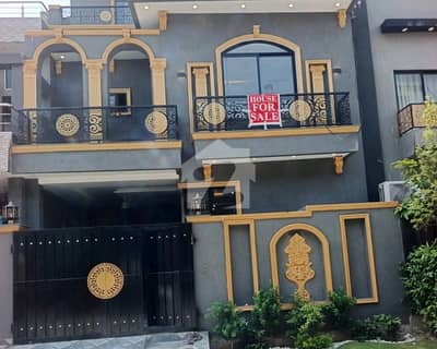 Prominently-Located Good Location 5 Marla House Available In Formanites Housing Scheme - Block M Prominently-Located Good Location 5 Marla House Available In Formanites Housing Scheme - Block M