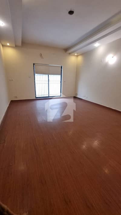 2 KANAL FACING PARK HOUSE FOR RENT