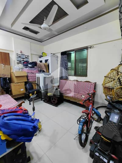 Prime Location 1450 Square Feet Flat For Sale In The Perfect Location Of Federal B Area - Block 10