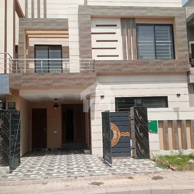 بحریہ آرچرڈ فیز 2 بحریہ آرچرڈ,لاہور میں 3 کمروں کا 5 مرلہ مکان 2.1 کروڑ میں برائے فروخت۔