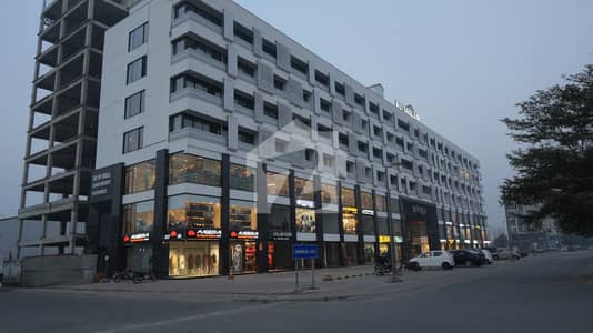 Main Boulevard Facing Showroom Shops For Rent in Prime Location of Bahria Town!!