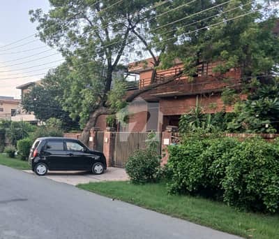 One Kanal Used Modern Design Owner Build Basement House For Sale At Prime Location Of DHA Lahore Near To Park Masjid & Commercial Market. One Kanal Used Modern Design Owner Build Basement House For Sale At Prime Location Of DHA Lahore Near To Park Masjid & Commercial Market.