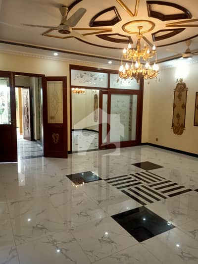 10 Marla Independent House Available For Rent