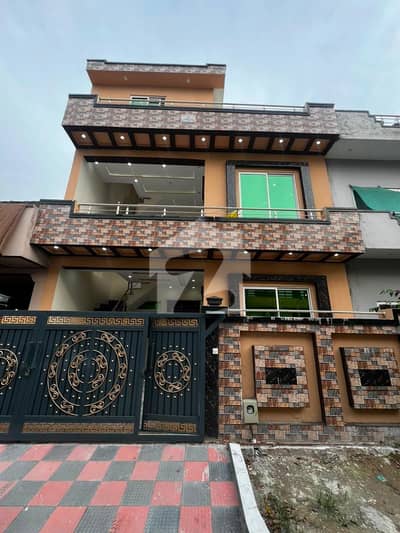 رِیور گارڈن اسلام آباد میں 4 کمروں کا 5 مرلہ مکان 2.5 کروڑ میں برائے فروخت۔