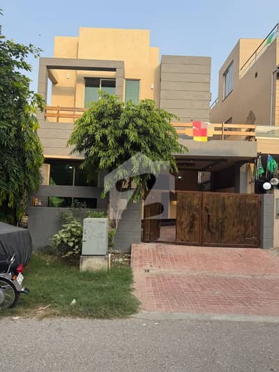 5 Marla House-Well Maintained Near Park & Mosque