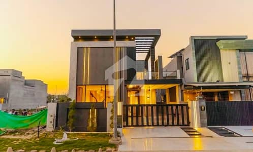 Good Prime Location 10 Marla House For Sale In DHA Phase 8 - Ex Air Avenue