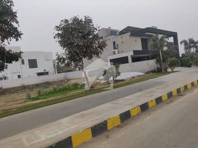 ڈی ایچ اے فیز 7 ڈی ایچ اے ڈیفینس,لاہور میں 3 کنال رہائشی پلاٹ 18.5 کروڑ میں برائے فروخت۔