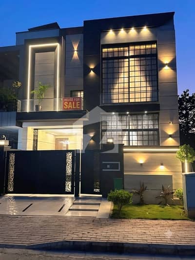 5 Marla Brand New Modren House Available For Sale in Bahria Town Lahore
