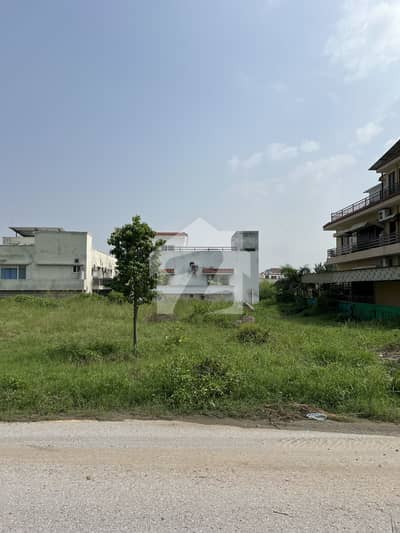 Prime Location 600 Sq. yd Margalla Facing Corner Plot Available For Sale