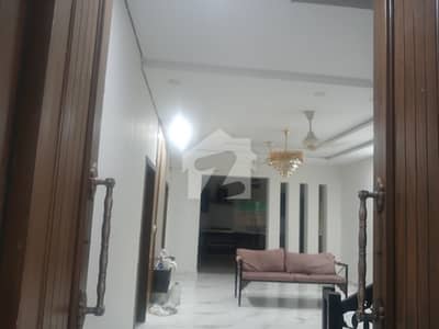 ایف ۔ 10 اسلام آباد میں 6 کمروں کا 1 کنال مکان 6.8 لاکھ میں کرایہ پر دستیاب ہے۔