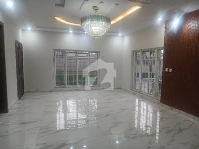 ایف ۔ 10 اسلام آباد میں 4 کمروں کا 1 کنال مکان 3.5 لاکھ میں کرایہ پر دستیاب ہے۔