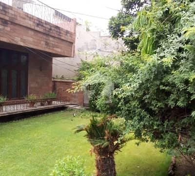 36 Marla House At Excellent Location In Gulberg III