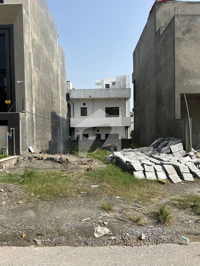 ڈی ۔ 12/1 ڈی ۔ 12,اسلام آباد میں 5 مرلہ رہائشی پلاٹ 4.2 کروڑ میں برائے فروخت۔