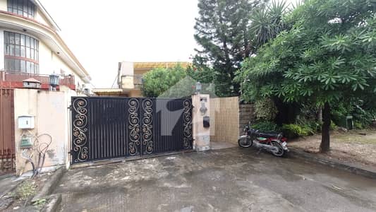 ایف ۔ 7/2 ایف ۔ 7,اسلام آباد میں 1 کنال Studio مکان 29.5 کروڑ میں برائے فروخت۔