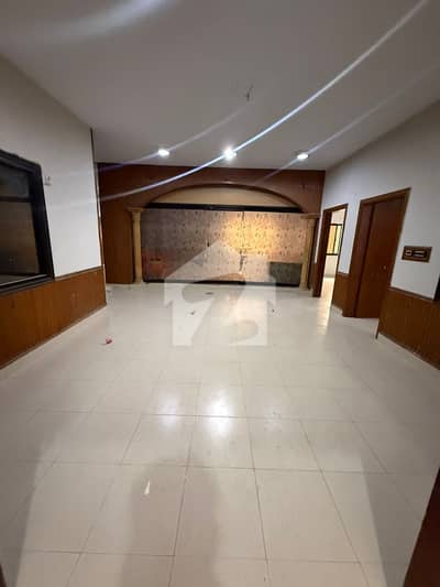 Commercial space available for Rent Ground Floor 400 ghaz Commercial space available for Rent Ground Floor 400 ghaz