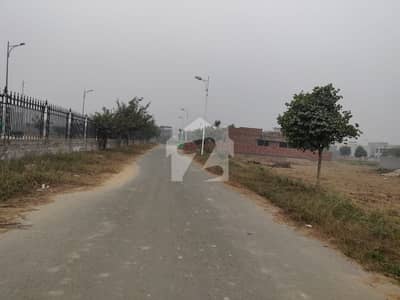 ڈی ایچ اے فیز 7 - بلاک وائے ڈی ایچ اے فیز 7,ڈی ایچ اے ڈیفینس,لاہور میں 1 کنال رہائشی پلاٹ 3.2 کروڑ میں برائے فروخت۔