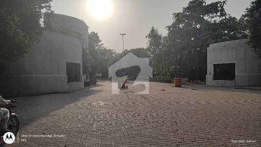 CORNER Premium Location 8 Kanal Plot