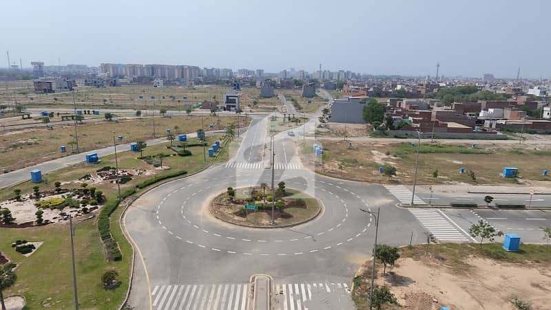 Facing park/ Rare option in 9 Town Facing park/ Rare option in 9 Town