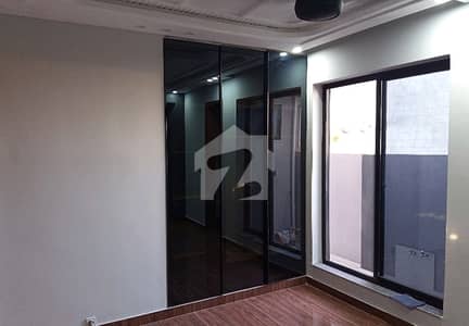 5 MARLA LOWER PORTION AVAILABLE FOR RENT IN CENTRAL PARK HOUSING SCHEME LAHORE