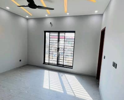 5 MARLA FULL HOUSE AVAILABLE FOR RENT IN CENTRAL PARK HOUSING SCHEME LAHORE