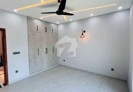 10 MARLA HOUSE FOR RENT IN CENTRAL PARK HOUSING SCHEME LAHORE.