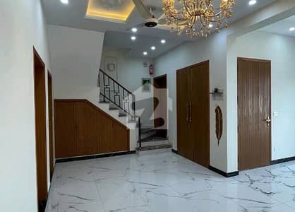 10 MARLA FULL HOUSE AVAILABLE FOR RENT IN CENTRAL PARK HOUSING SCHEME LAHORE