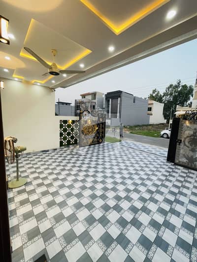 10 MARLA FULL HOUSE AVAILABLE FOR RENT IN CENTRAL PARK HOUSING SCHEME LAHORE