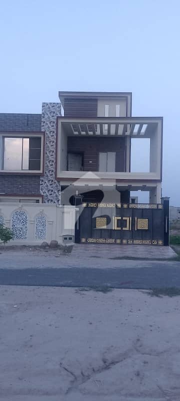 Prime Location In DHA Phase 1 - Sector U 10 Marla House For rent