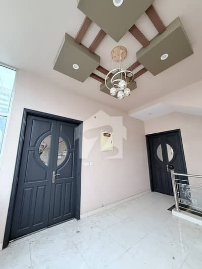 300 Sq. Yards 5 Bed Upper Portion with Roof & Terrace for Rent in Gulistan-e-Jauhar