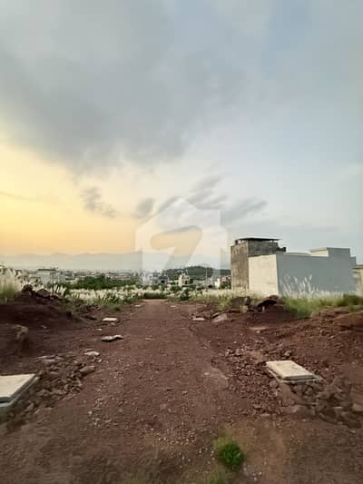 Good Location Plot For Sale In Bani Gala