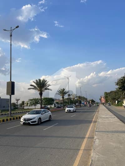 ڈی ایچ اے فیز 8 ڈی ایچ اے ڈیفینس,لاہور میں 4 کنال رہائشی پلاٹ 24.0 کروڑ میں برائے فروخت۔