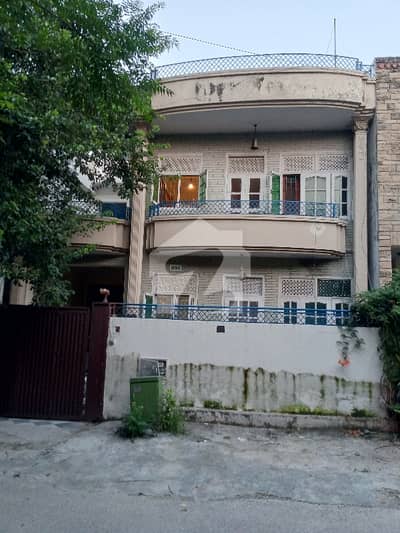 *G,11/1- 8 MARLA HOUSE FOR SALE 4 BED ATTACHED BATH 2 KITCHEN 2 DD MARBLE FLOOR BEST LOCATION NAYER TO PARK MARKET MASQUE, IMTIAZ 03335241734*