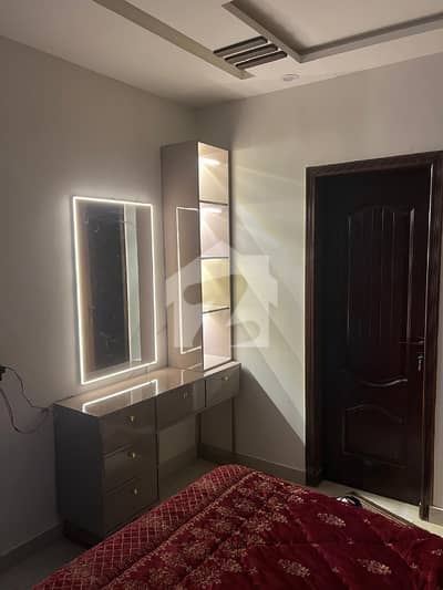 Luxurious 5 Marla Flat For Sale